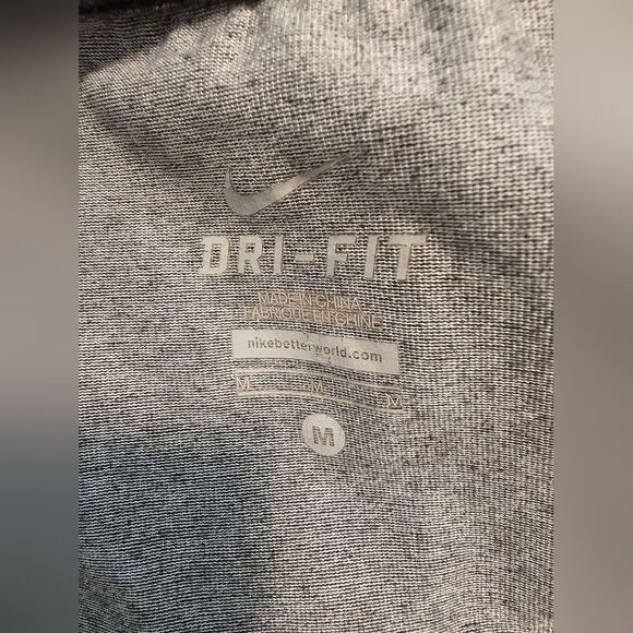 Nike Dri-Fit women's long sleeve, gray scoop neck, light weight, size Medium - Picture 6 of 6